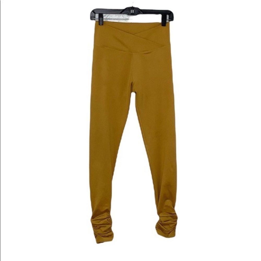 Mika Yoga Gaby leggings V cut waistband Mustard yellow size Medium EUC